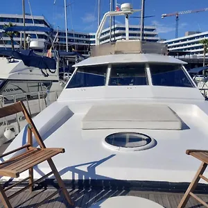 Mar Y Pepa Hotel en barco Sant Adrià de Besòs
